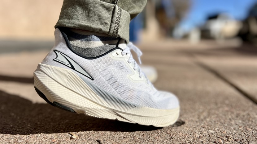 altra experience flow for women - the altra experience flow combine underfoot cushioning with a low...