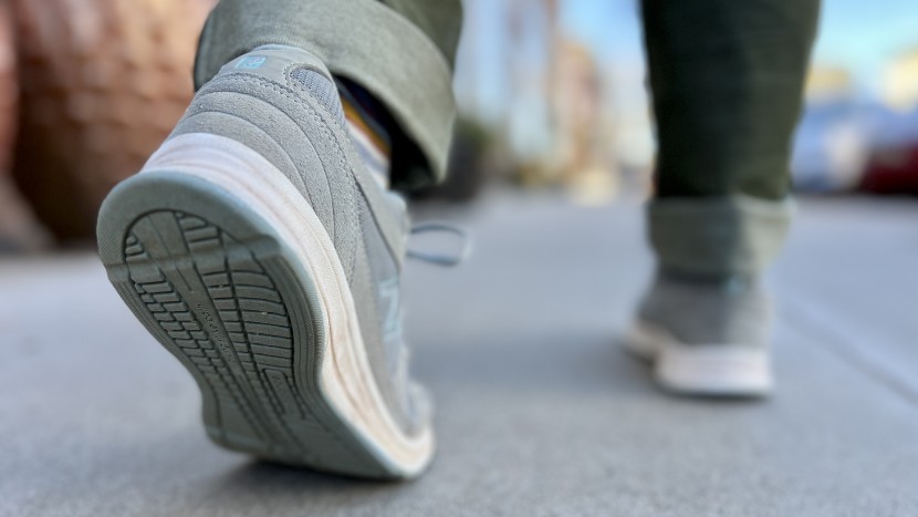 new balance 877 v1- women's - the new balance 877 v1 have a basic tread pattern, but our testers...