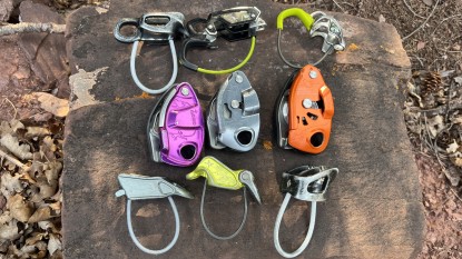 how to choose a belay device for rock climbing