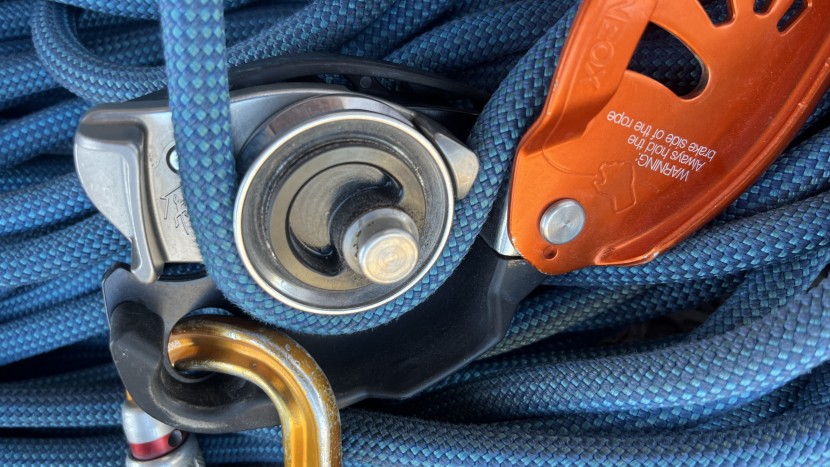 petzl neox - the petzl neox uses an active camming mechanism to pinch the rope...