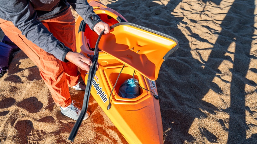 sun dolphin aruba 10 - the hatch does have a  lid to protect your gear from water -...