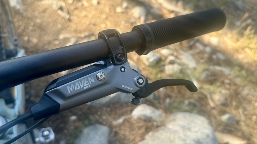 sram's stealth levers give the cockpit a clean, tidy look.