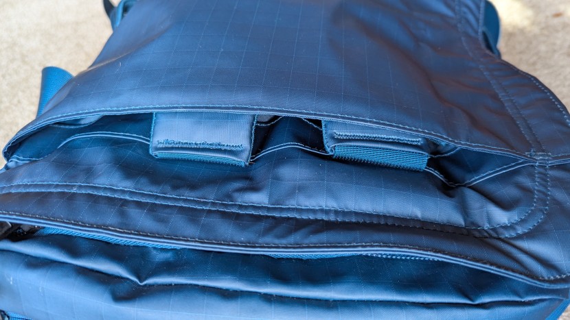 the straps are well padded and have some extra daisy chain loops.