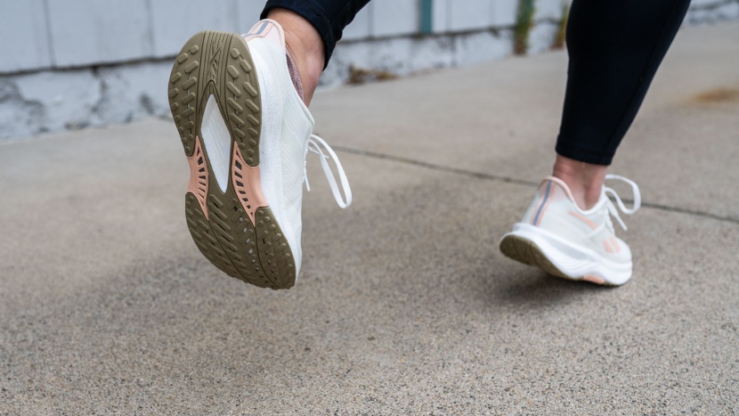 reebok floatride energy 6 for women - not only does the plate add a baby bit of propulsion to this shoe...