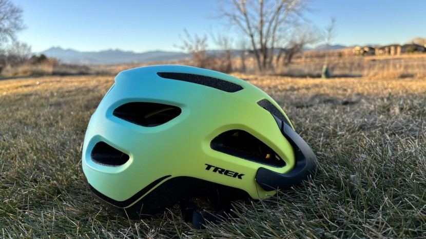 budget bike helmet - while the trek solstice doesn't have a lot of vents, they are very...