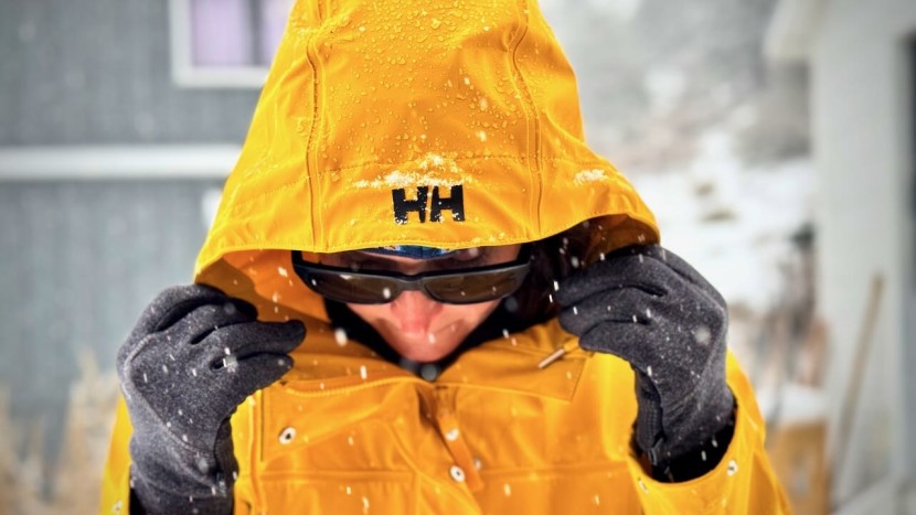 rain jacket womens - our testers appreciated the substantial coverage of the helly hansen...