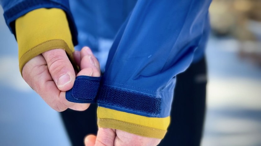 thick and adjustable velcro wrist closures help keep unwanted...