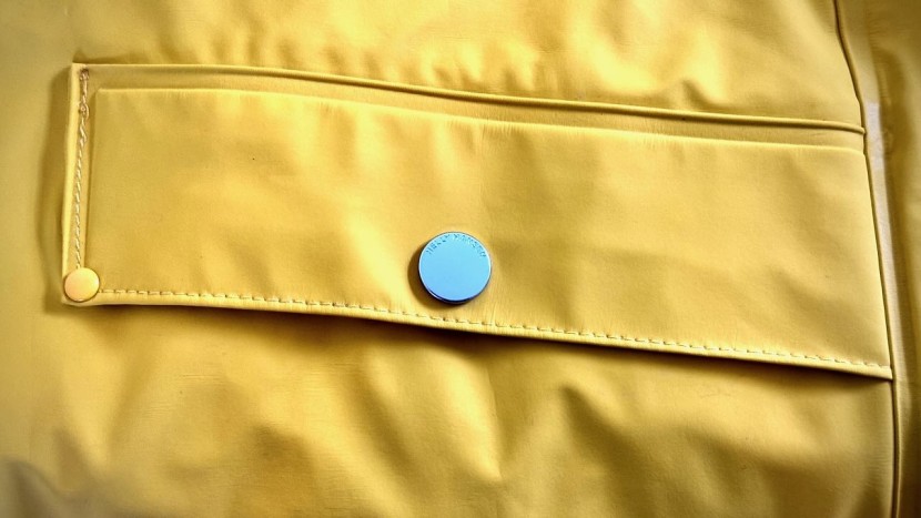 none of the zippers included in the moss design are watertight...