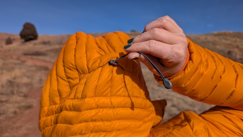 stio pinion hooded - the toggle on the back of the hood adjust how tightly it holds onto...