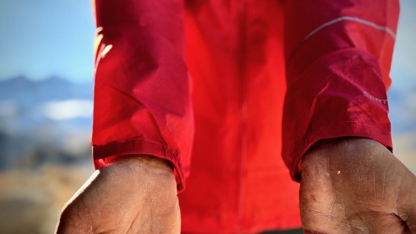 the fit is slim yet true to size. the wrist cuff on the size small...