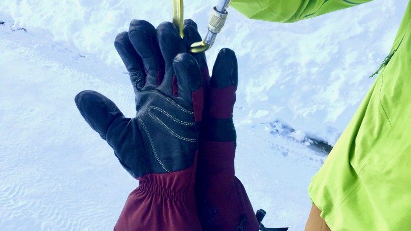 arc'teryx fission sv - hang loops on the ring fingers of each glove are useful for hanging...