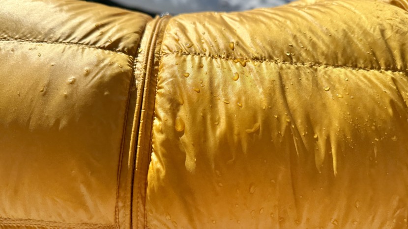 down jacket womens - jackets that use water-resistant materials and hydrophobic treated...
