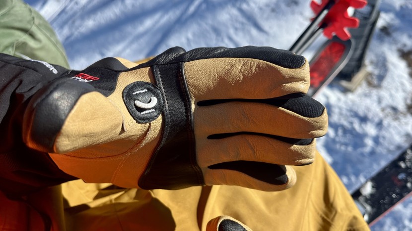 the leki xplore s gloves have a loop that clips into select leki...