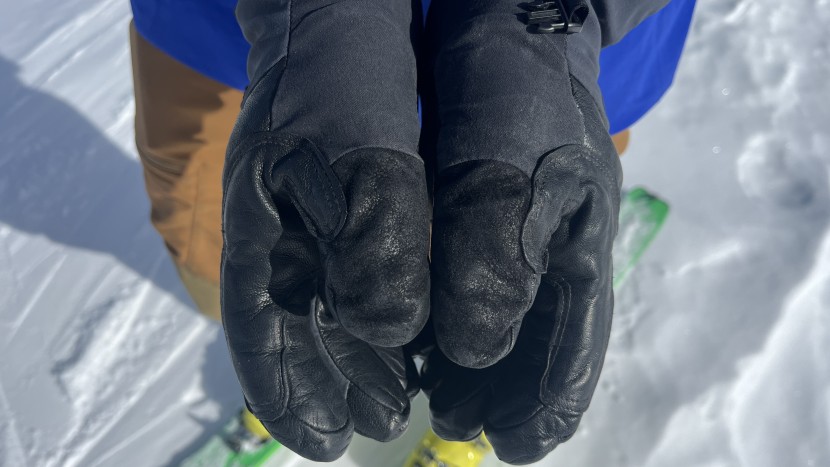 soft nose wipe patches on each thumb are nice touches.