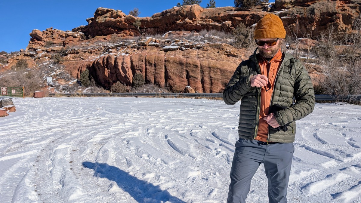 Decathlon Simond MT100 Hooded Puffer Review (The Decathlon Simond MT100 is a surprisingly high-performance jacket for an impressively low price.)