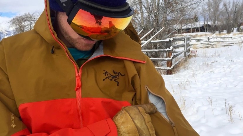 an rfid pass pocket on the sleeve adds resort versatility.