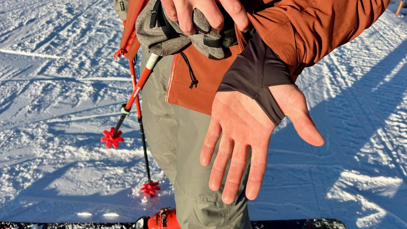 helly hansen alpha 4.0 - soft and stretchy wrist gaiters add a cozy feel and help the alpha...