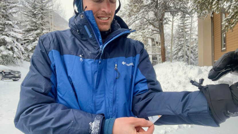 the whirlibird v has a convenient rfid ski pass pocket on the sleeve.