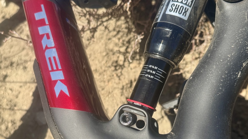 trek top fuel 9.8 gx axs - the 4-position mino-link seen here allows you to adjust the geometry...