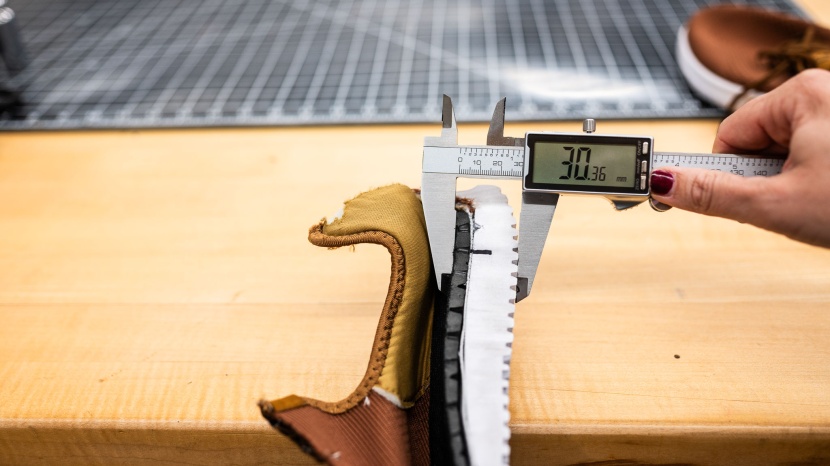 the heel stack is 30 millimeters.