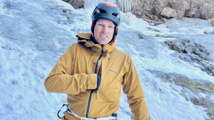 the m10 has two front chest pockets that can fit small to...