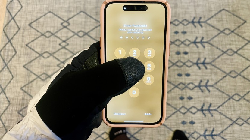 outdoor research revolution gore-tex for women - pretty effective touchscreen capability while wearing the revolution...