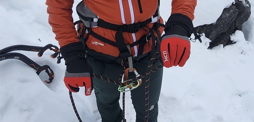 ski gloves womens - we assessed the dexterity of these gloves and mittens for every day...