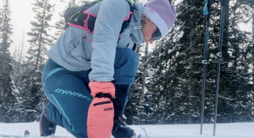 burton gore-tex mitten for women - we could sufficiently transition from uphill to downhill mode...