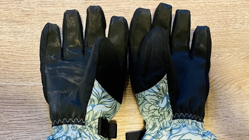 dakine camino - features like the nose wipe and goggle wipe make these gloves stand...