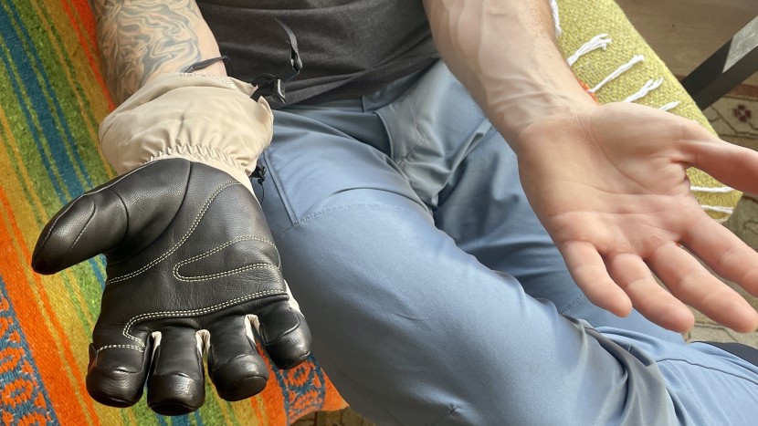 the extra small fission on size large, decidedly not female hands.