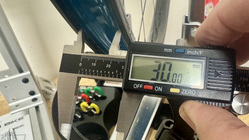 internal rim dimensions were constant all the way around at 30mm.