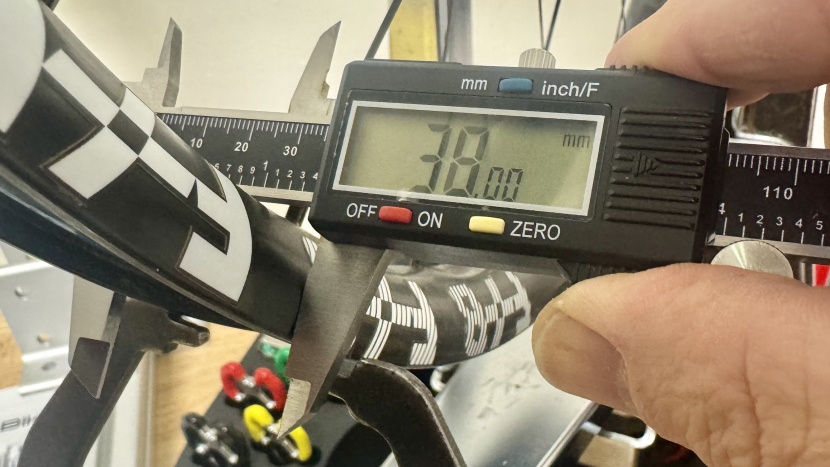 external rim dimensions measure 38mm exactly on both wheels.