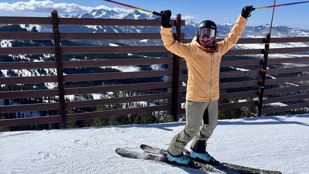 patagonia insulated powder town for women - warm and cozy even through strong north winds in the powder town.