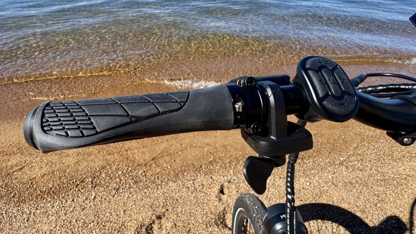 the 5-button control is relatively easy to use but less friendly to...