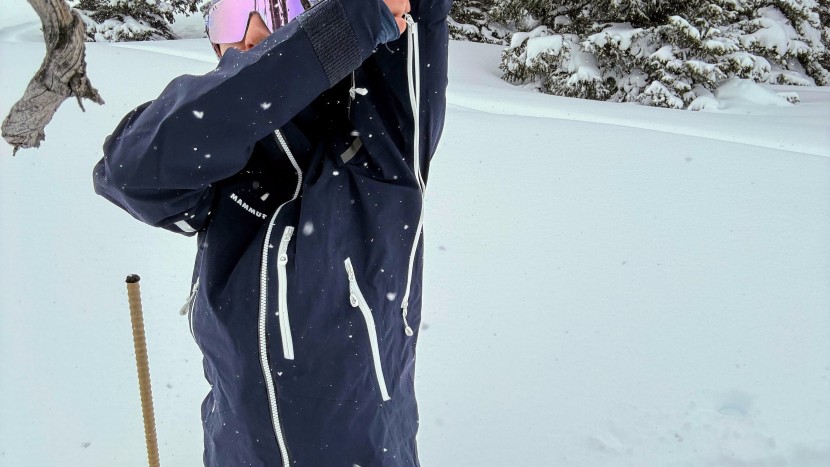 mammut nordwand pro for women - long, and easily accessible underarm vents.