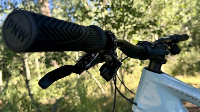 mountain bike handlebars - the loam offers exceptional handling, trail smoothing, and...