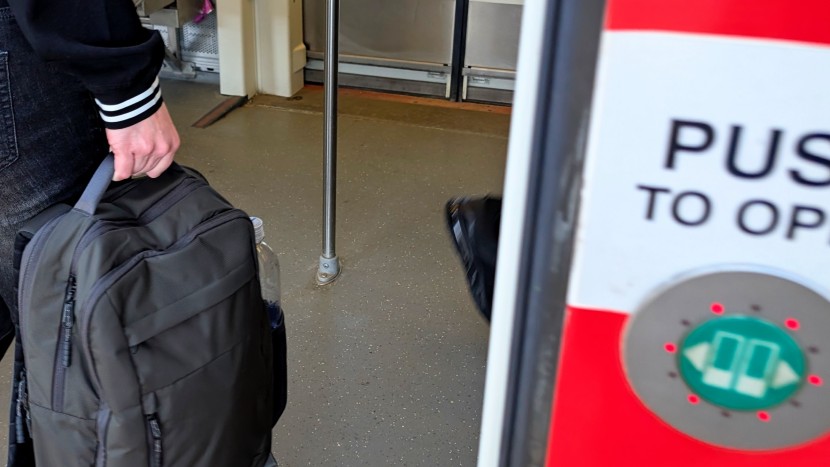 a generous top handle allows for easy loading and unloading.