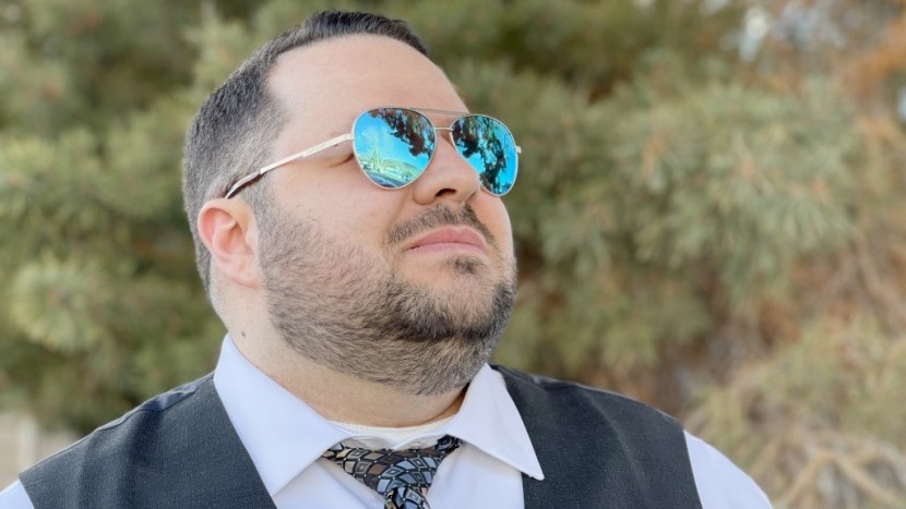 cheap sunglasses - diggin' the style of the shwae.