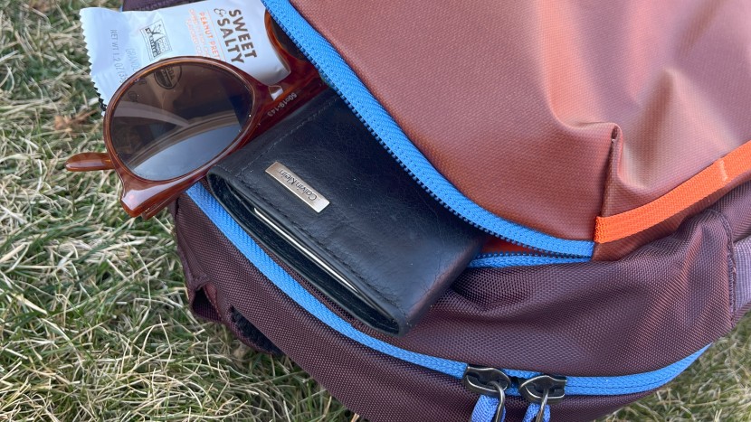 we love the small details on the cotopaxi 13l chasqui, like the...