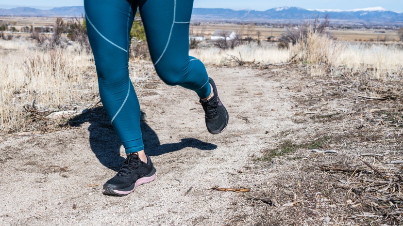 topo mtn racer 3 for women - the mtn racer offers a naturally stable ride with its low profile...