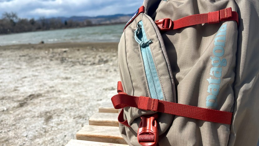 the patagonia aton 8l offers some nice versatility with its straps...