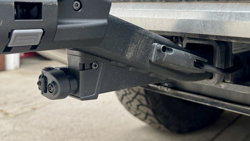 thule verse - tool-free installation and an unconventional autoattach system...