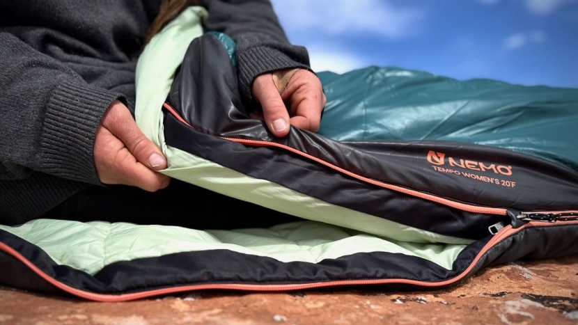 the zipper is lined with an extra baffle to reduce any cold air...