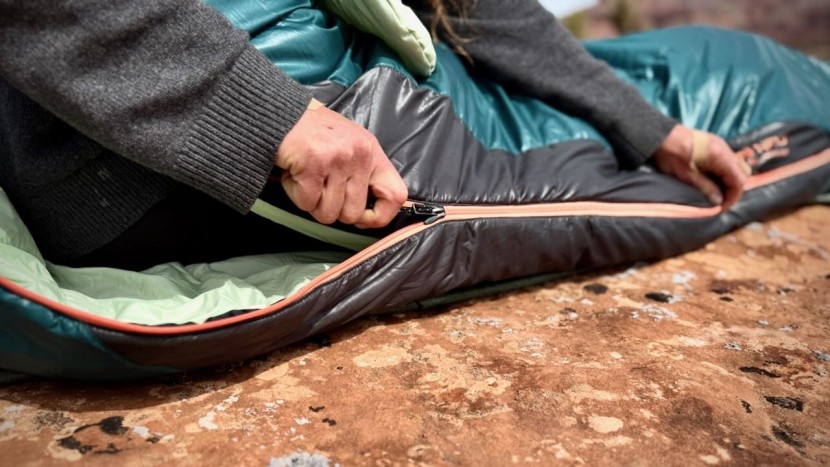 sleeping bag womens - do you prefer a down or synthetic sleeping bag? a women's specific...