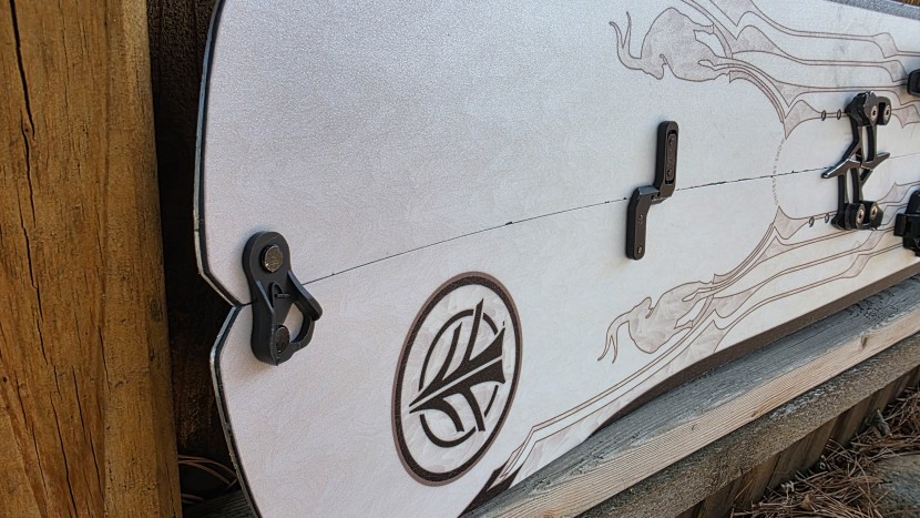 cardiff goat pro carbon splitboard - notched tips to reduce getting hung up in the skin track