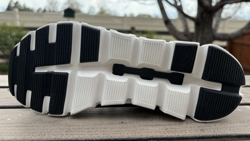 we loved the elastic laces on the on cloud 6, which made the shoe...