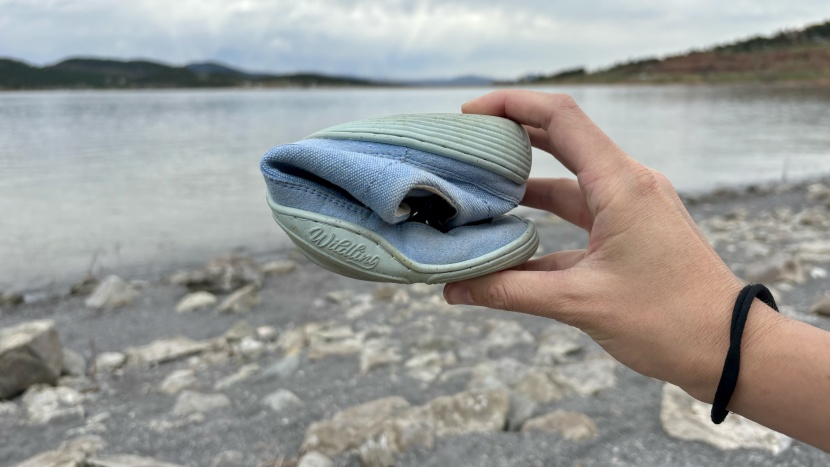 wildling mar for women - the mar folds up with ease, showing how flexible it is.