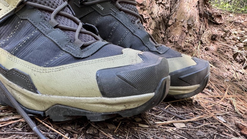 while the metal lace hook on the ultra-soft upper makes us wonder...