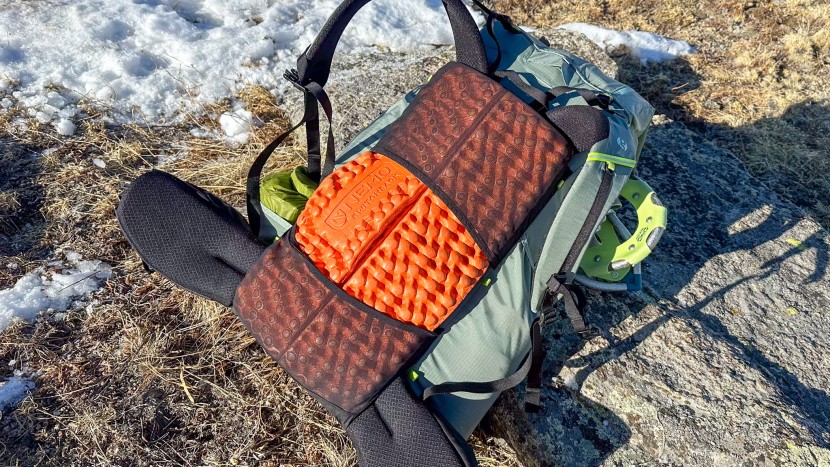 gossamer gear mariposa 60 - swap out the included back padding for your own closed-cell foam...