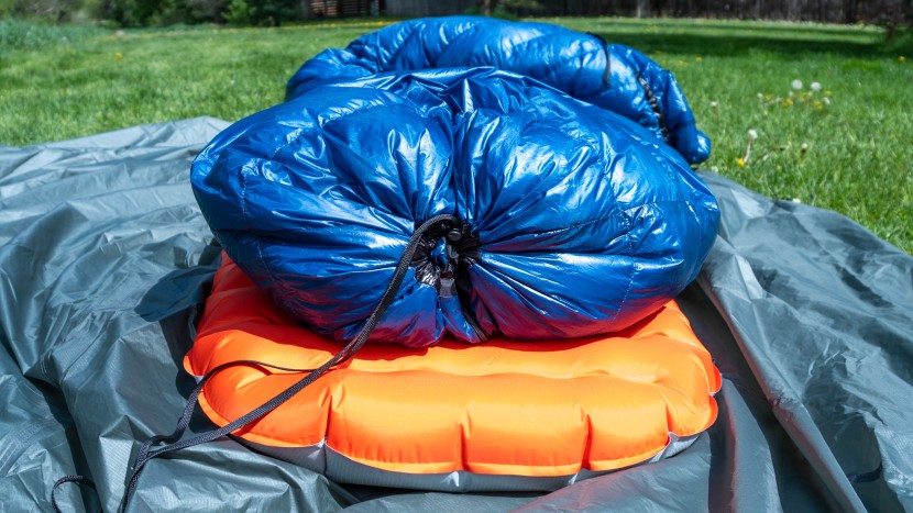 the bottom cinch and zipper keeps in warm air by your feet, while...